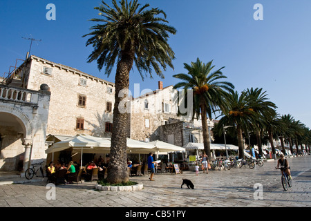 Harbourside passeggiata per la citta di Hvar, isola di Hvar, Croazia Foto Stock