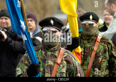 Membri della Real IRA frequentando 1916 Pasqua Rising commemorazione in Londonderry, Irlanda del Nord. Foto Stock