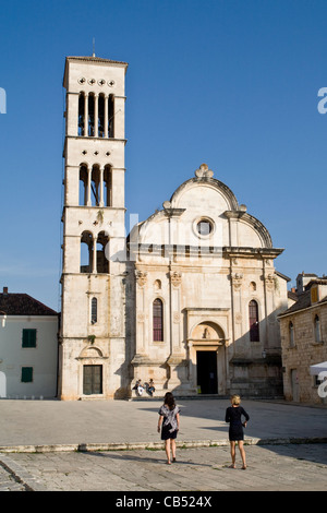 Cattedrale di St Stephens in Trg Sveti Stjepana o St Stephens Square nella città di Lesina, Isola di Hvar, Croazia Foto Stock