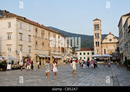 Trg Sveti Stjepana o St Stephens Square nella città di Lesina, Isola di Hvar, Croazia Foto Stock