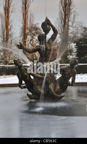 Mermaid Fontana in inverno, Regents Park, London, Regno Unito Foto Stock