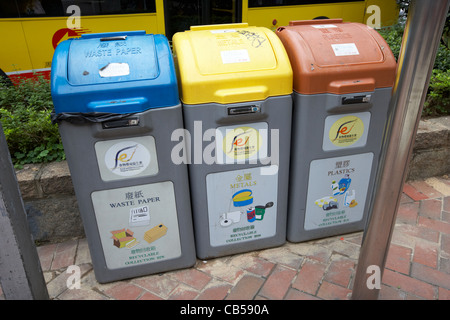 Street cassonetti per il riciclaggio nel distretto centrale dell'isola di hong kong cina della RAS di Hong Kong Foto Stock