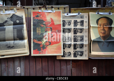 Negozio di souvenir del Presidente Mao Tse-Tung per la vendita sul mercato di strada di Pechino, Cina, Asia Foto Stock