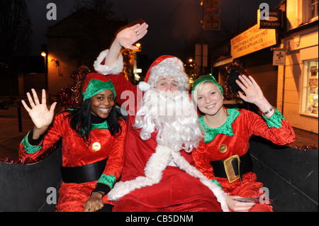 Babbo Natale e i suoi aiutanti Regno Unito Foto Stock