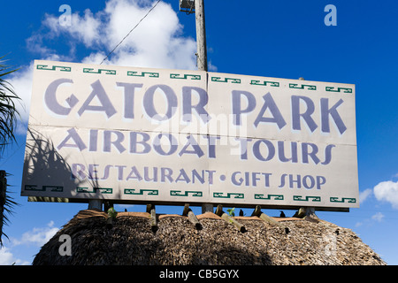 Il Gator Park Airboat Tours sulla Highway 41 (Tamiami per voli Trail), Everglades della Florida, Florida, Stati Uniti d'America Foto Stock
