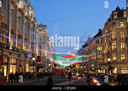 2011 Le luci di Natale in Regent Street, Soho, City of Westminster, Greater London, England, Regno Unito Foto Stock