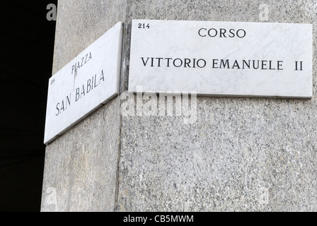 Un cartello stradale in Milano, Italia Foto Stock