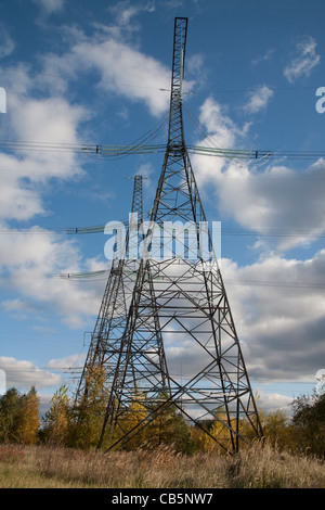 Elettricità tralicci intorno a centrale nucleare di Cernobyl Cernobyl in Ucraina Foto Stock