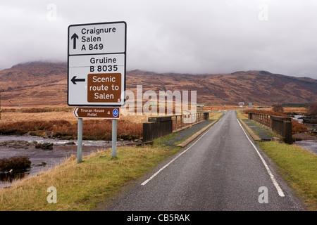 Giunzione di B8035 e un849 strade vicino al Pennyghael, Isle of Mull, Scozia. Foto Stock