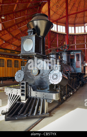 Il B&O NO. 57 "Memnon" locomotiva a vapore, roundhouse del B&O Railroad Museum, Baltimore, Maryland. Foto Stock