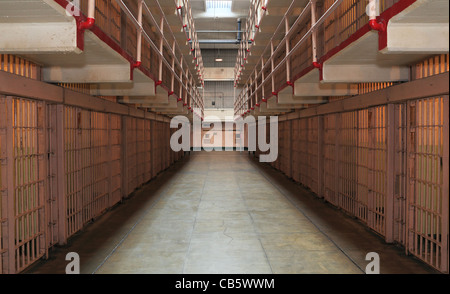 Lunga fila di celle di prigione in questo blocco di cella. Foto Stock