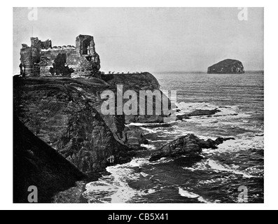 Il castello di Tantallon fortezza North Berwick Scozia Bass Rock cortina medioevale castello di parete scogliere sul mare cliff Historic Scotland Foto Stock