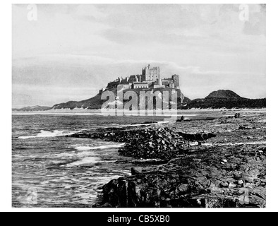 Il castello di Bamburgh Northumberland Inghilterra grado che ho elencato la costruzione spiaggia mare maree ingresso gate marea Foto Stock