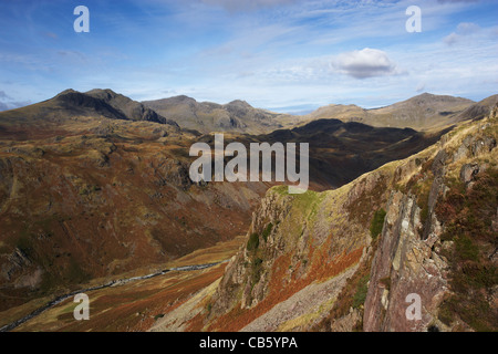 La vista da Yew dirupi vicino Hardknott Roman Fort a ovest del Distretto del Lago Foto Stock
