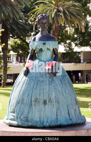 Statua di Sissi (l'imperatrice Elisabetta d'Austria), vicino a Pestana Casino Park Hotel, Funchal, Madeira Foto Stock