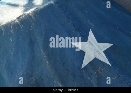 Stella bianca su blu copertura a telone Foto Stock