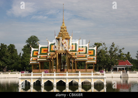 Aisawan Dhiphya-Asana Pavilion di Bang Pa-In Royal Palace (Palazzo D'estate), Provincia di Ayutthaya, Thailandia Foto Stock