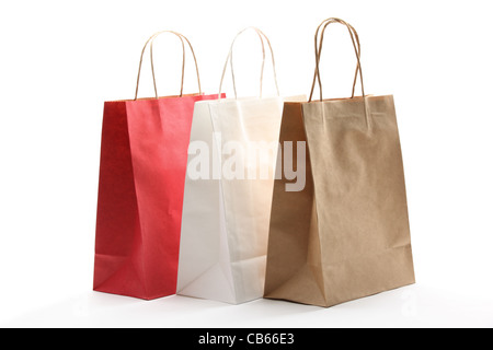 Carta shopping bags su sfondo bianco. Foto Stock