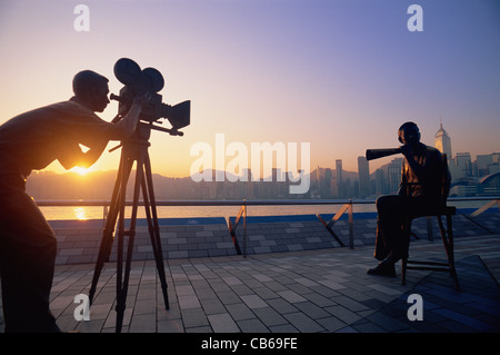 Cina, Hong Kong Kowloon, Tsim Sha Tsui, Avenue of Stars, La Statua dei produttori Foto Stock