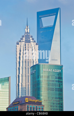 Lo skyline di Shanghai con il World Financial Center di edificio del centro di Pudong, Repubblica popolare cinese Repubblica popolare di Cina e Asia Foto Stock