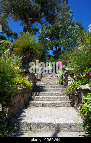 La nave polena di Padre Tamigi, distrutto nel 1841, nella parte superiore di Nettuno le fasi, Abbey Gardens, Isola di Tresco Isole Scilly Foto Stock