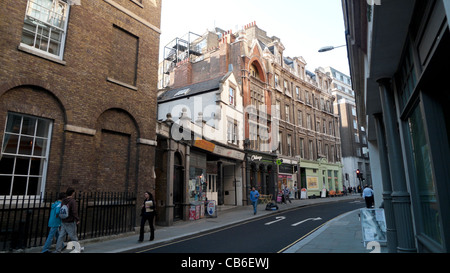 La gente camminare lungo Chancery Lane Near Holborn, Londra Inghilterra REGNO UNITO Foto Stock