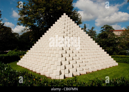 National Sculpture Garden Four-Sided Piramide Sol Lewitt Washington dc dc12 national park landmark arte scultura carving Foto Stock