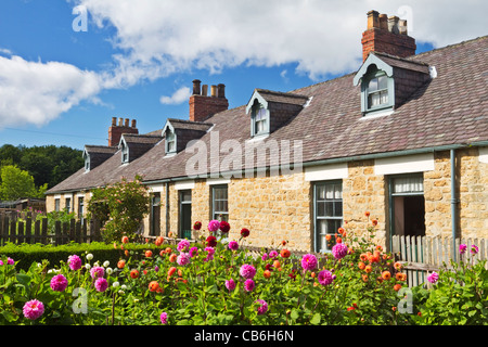 La miniera di carbone case nel villaggio di pit a Beamish Open-Air Museum, County Durham, Inghilterra Foto Stock