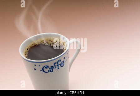 Una deliziosa tazza di caffè caldo e gustoso Foto Stock