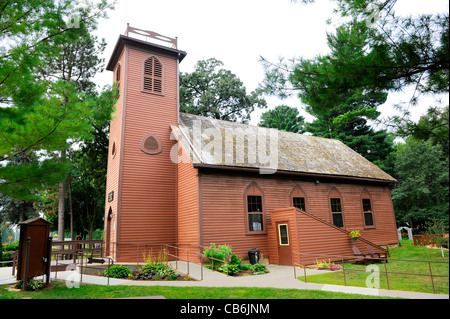 La piccola chiesa marrone nella valle valle Nashua Iowa una famosa attrazione turistica Foto Stock