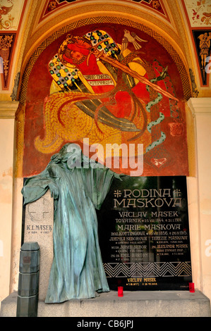 Praga, Repubblica Ceca. Cimitero di Vysehrad. Famiglia Maskovy memorial Foto Stock