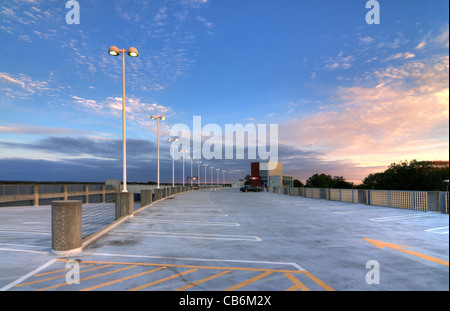 In alto di una piattaforma di stazionamento Foto Stock