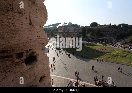 La vista dal Colosseo a Roma Foto Stock