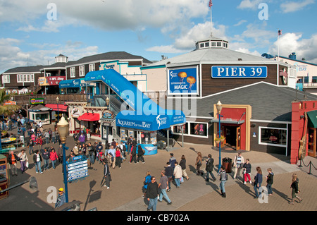 Pier 39 centro commerciale popolare attrazione turistica di San Francisco in California.USA American Stati Uniti d'America Foto Stock