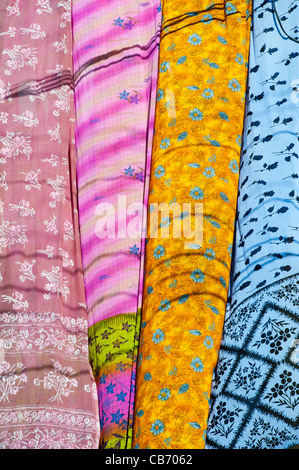 Appendere multicolore di sari pattern. India Foto Stock