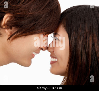 Asian giovane faccia a faccia e isolato su bianco Foto Stock