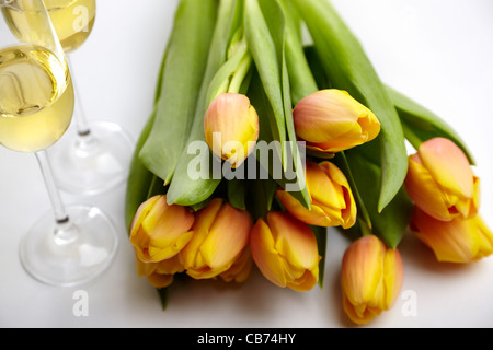 Concetto di romanticismo, tonica ,il fuoco selettivo su i tulipani Foto Stock