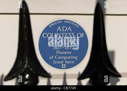 Targa blu contrassegno di una casa del XIX secolo computer pioneer ada contessa di lovelace, St James's Square, Londra, Inghilterra Foto Stock