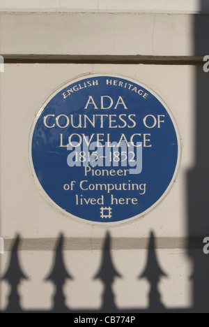 Targa blu contrassegno di una casa del XIX secolo computer pioneer ada contessa di lovelace, St James's Square, Londra, Inghilterra Foto Stock