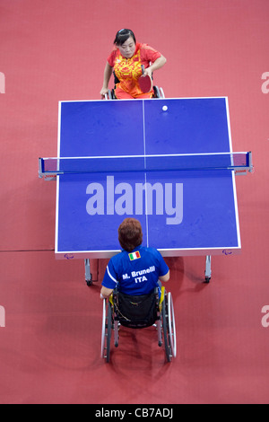 14 settembre 2008: giorno nove a Pechino 2008 Giochi Paralimpici Qian Li (rosso) della Cina batte Italia del M. Brunelli tennis da tavolo Foto Stock