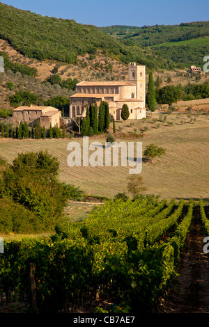 Il Sant'Antimo Abbazia fondata nel IX secolo nei pressi di Castelnuovo dell'Abate, Toscana Italia Foto Stock
