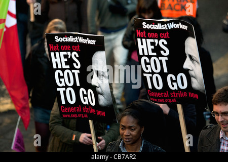 I dimostranti prendere parte al N30 giornata di azione. I lavoratori del settore pubblico in sciopero sono illustrati prendendo parte a una marcia di protesta e nel Rally di Bristol. Foto Stock