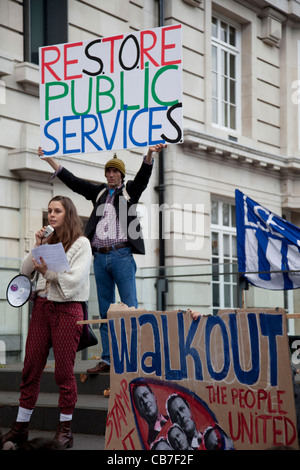 Elementi di raccordo in corrispondenza dell'N30 marzo dimostrazione di protesta a Londra come il settore pubblico di lavoratori in sciopero a causa delle pensioni. Foto Stock