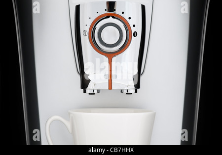 Vicino la vista frontale della moderna macchina per caffè espresso automatica. Tazza bianca sotto l'ugello, sfondo nero Foto Stock