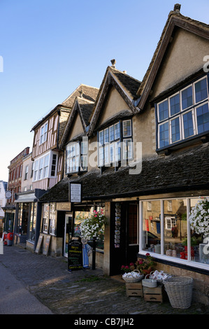 Burford High Street, Oxfordshire, Inghilterra. Foto Stock