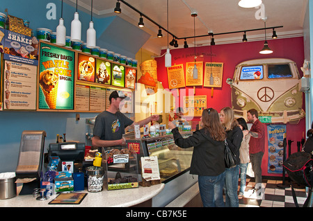 Ben e Jerry's Ice Cream Haight Ashbury Street di San Francisco Haight ashbury street California USA Stati Uniti Foto Stock