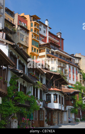 Case costruite sul pendio, Veliko Tarnovo, Bulgaria Foto Stock