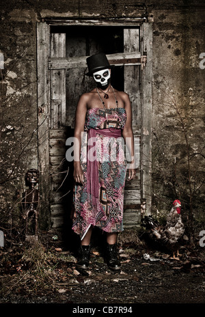 Una femmina di sacerdotessa voodoo con face paint Foto Stock
