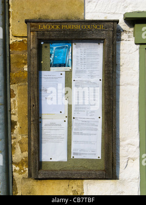 Bacheca per la Chiesa Parrocchiale di Lacock, Wiltshire, Inghilterra, Regno Unito Foto Stock