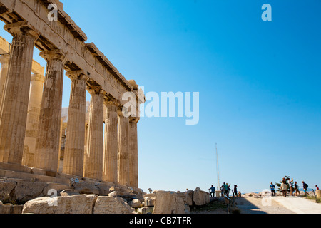 Viaggi e architettura scatti dalla Grecia - Partenone confronto scala con i turisti Foto Stock